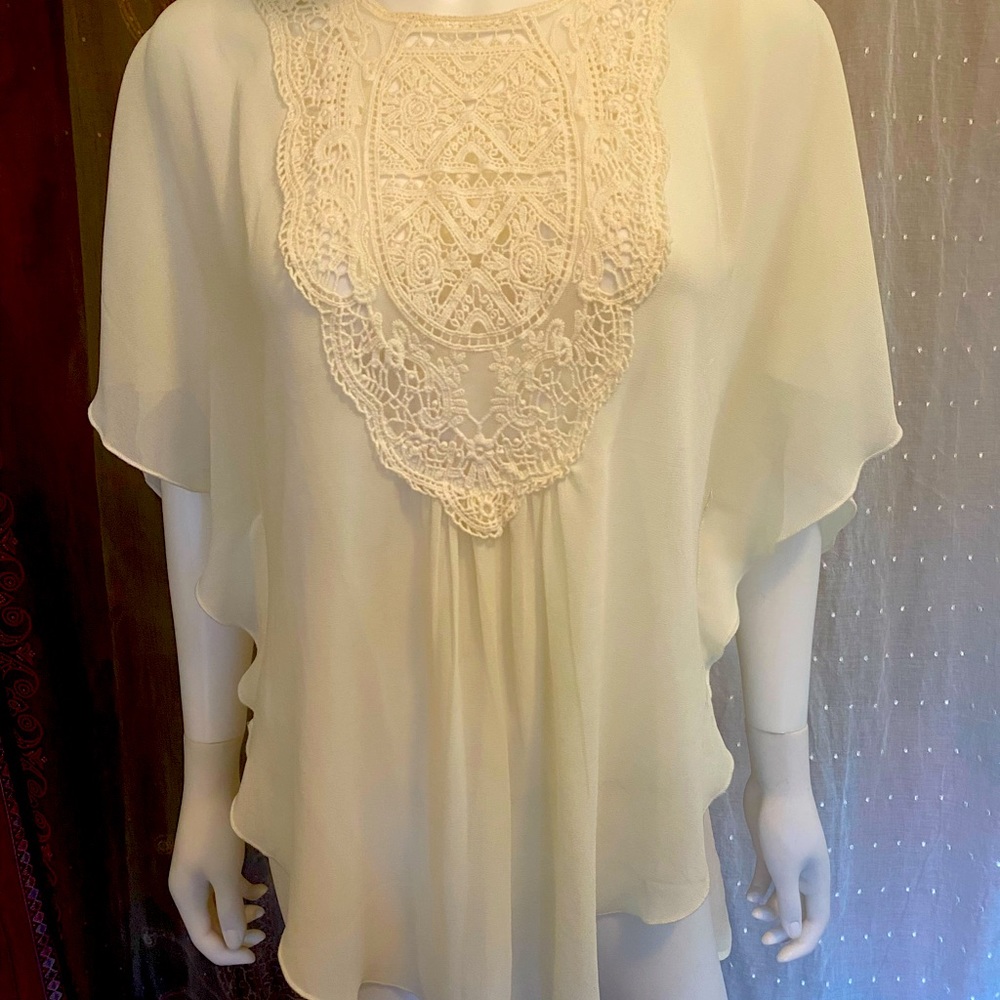 Beautiful frilly ivory lace front top Siena Rose L